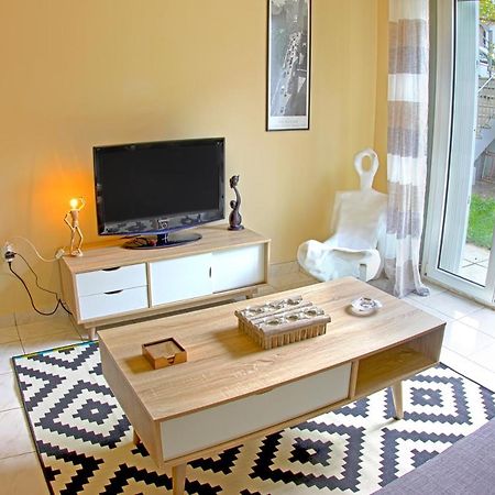 Stylish City Center Garden Apartment Athén Kültér fotó