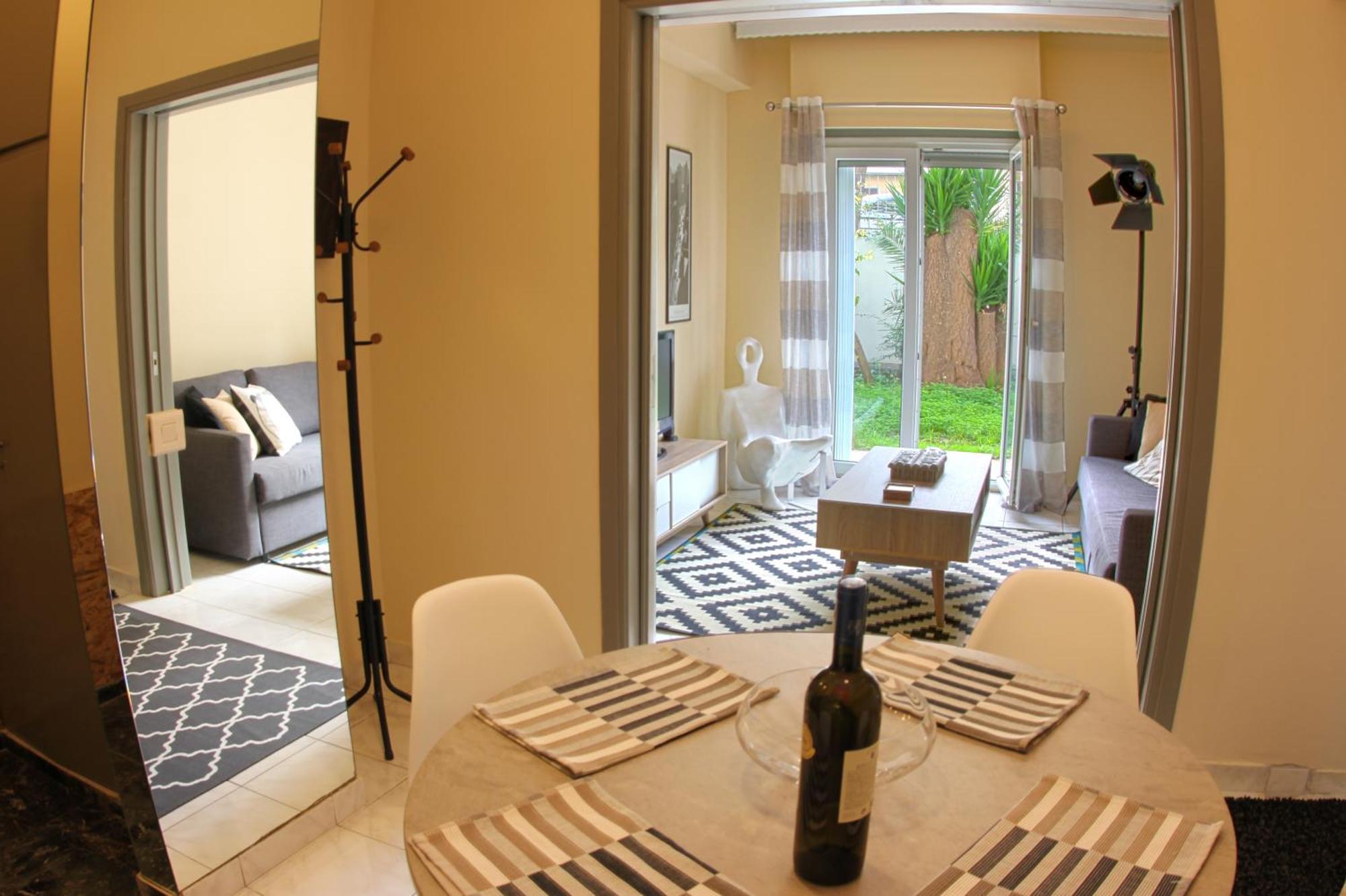 Stylish City Center Garden Apartment Athén Kültér fotó